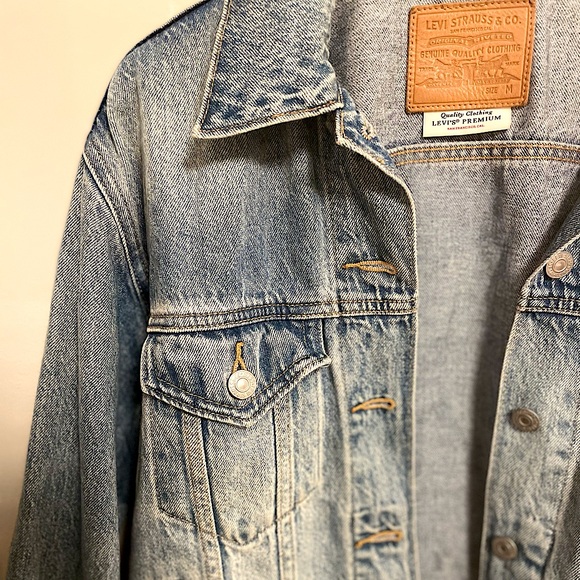 Levi’s Jean Jacket • Trucker • Oversized - Picture 4 of 5